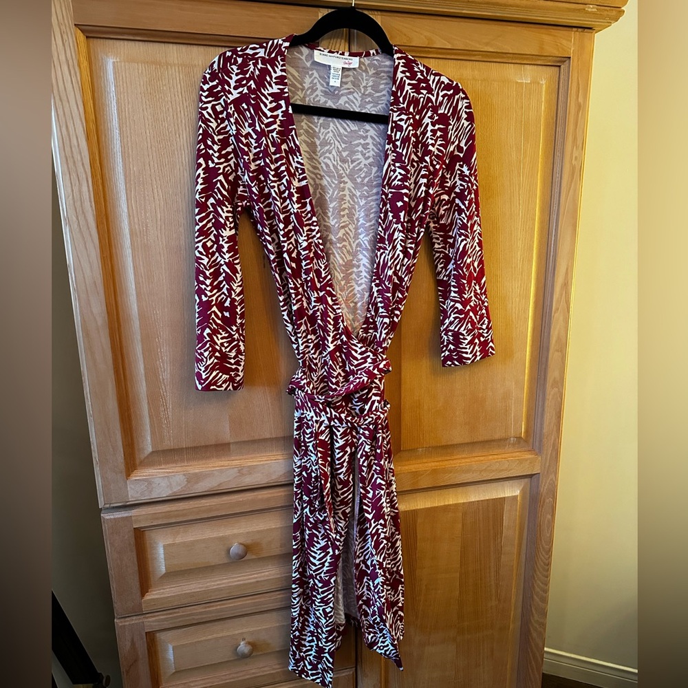 DIANE vonFURSTENBERG classic wrap dress